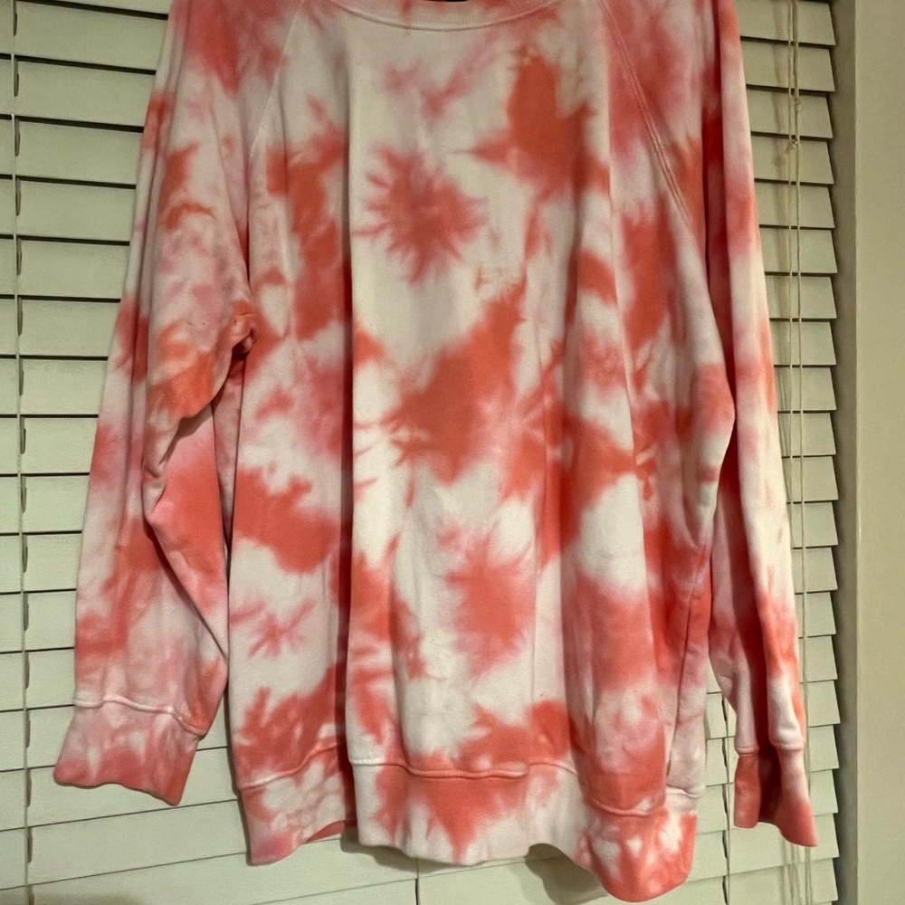 Tie-Dye Sweatshirt in Pink and White